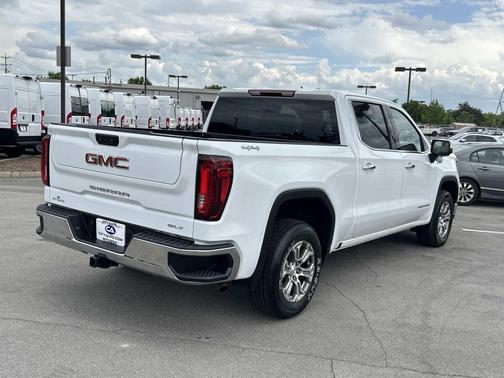 Summit White 2025 GMC Sierra 1500 SLT