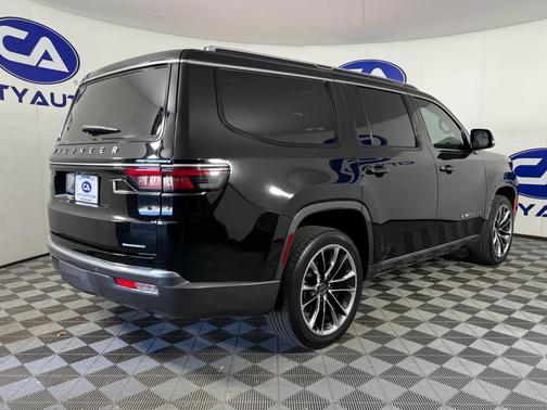 2022 Jeep Wagoneer Series III 4x2