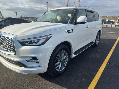 2023 INFINITI QX80 Luxe