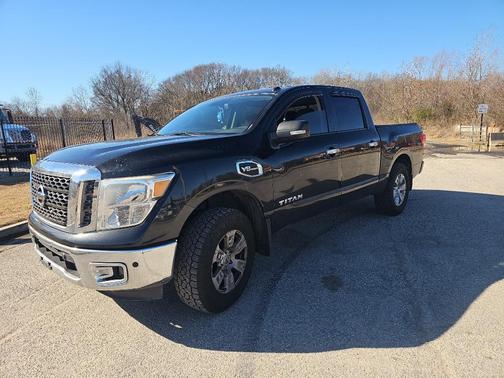 2017 Nissan Titan SV