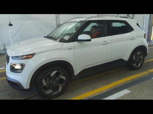 2025 Hyundai VENUE SEL