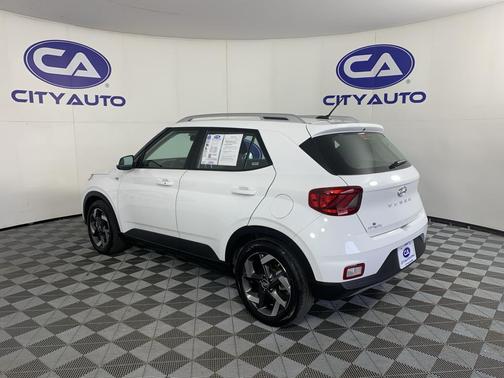 2025 Hyundai VENUE SEL