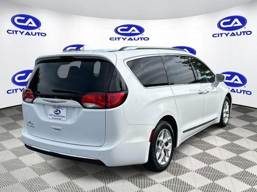 2018 Chrysler Pacifica Touring-L