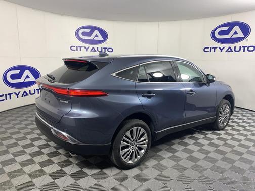 Coastal Gray Metallic 2024 Toyota Venza Limited