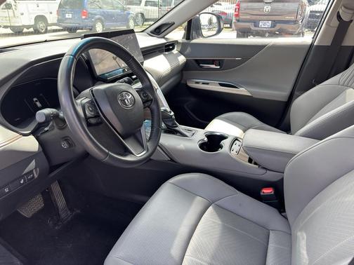 Coastal Gray Metallic 2024 Toyota Venza Limited