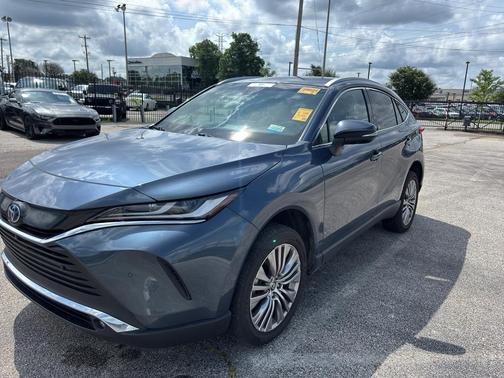 Coastal Gray Metallic 2024 Toyota Venza Limited