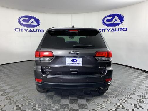 Granite Crystal Metallic Clearcoat 2021 Jeep Grand Cherokee Laredo