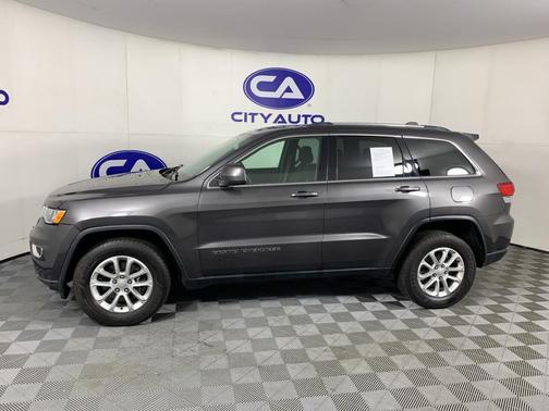 Granite Crystal Metallic Clearcoat 2021 Jeep Grand Cherokee Laredo