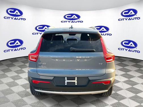 2022 Volvo XC40 T5 Momentum