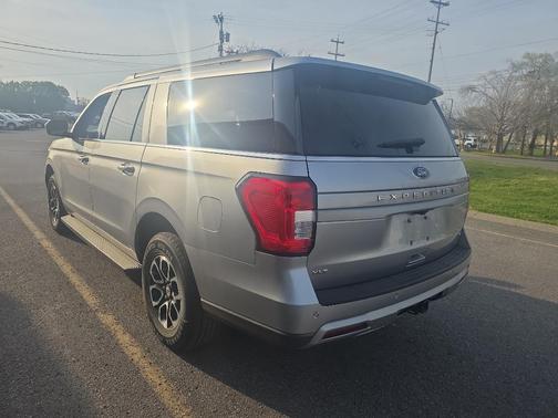 Iconic Silver Metallic 2024 Ford Expedition Max XLT