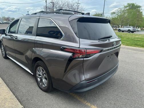 2021 Toyota Sienna LE