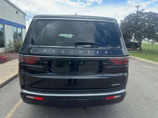 Diamond Black Crystal Pearlcoat 2024 Jeep Wagoneer Series II 4x4