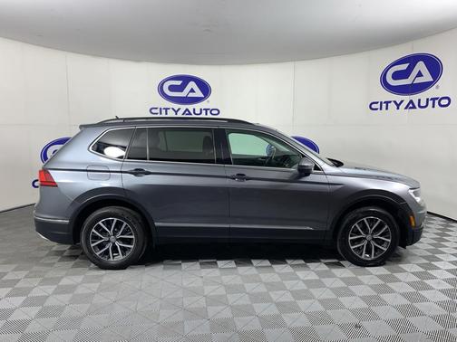 Platinum Gray Metallic 2018 Volkswagen Tiguan 2.0T SE
