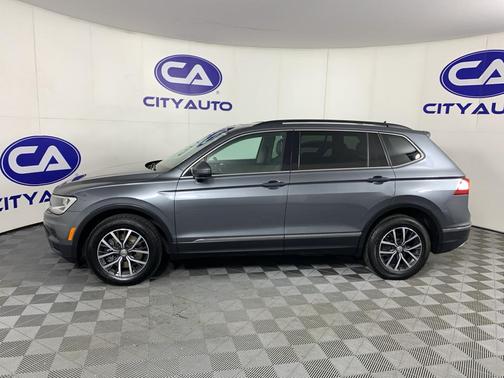 Platinum Gray Metallic 2018 Volkswagen Tiguan 2.0T SE