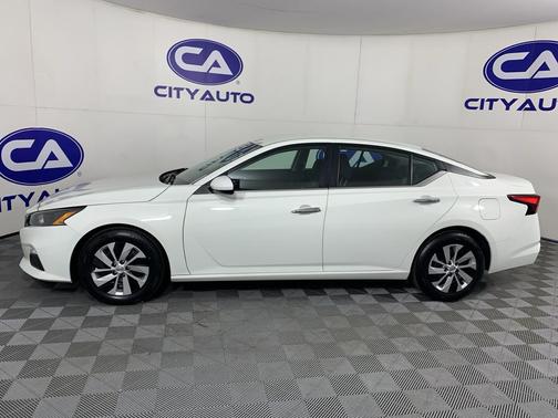 Glacier White 2022 Nissan Altima S FWD