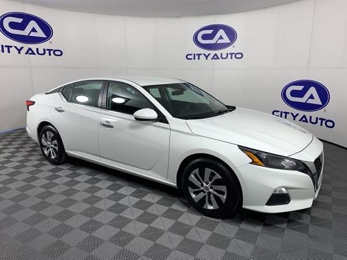 Glacier White 2022 Nissan Altima S FWD