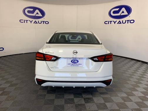 Glacier White 2022 Nissan Altima S FWD