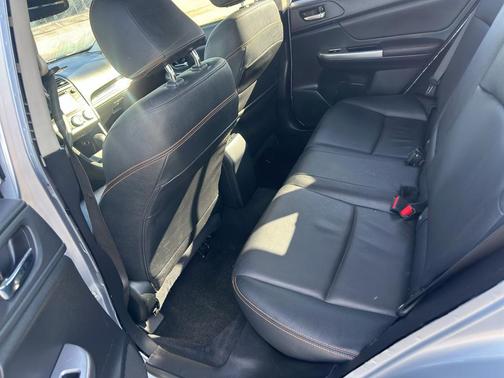 Ice Silver Metallic 2016 Subaru Crosstrek 2.0i Limited