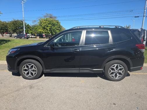 2022 Subaru Forester Premium