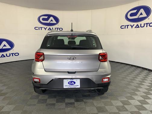 Shimmering Silver 2024 Hyundai VENUE SEL