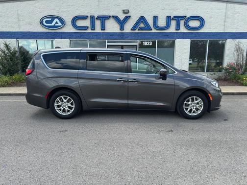 Granite Crystal Metallic Clearcoat 2023 Chrysler Pacifica Touring L