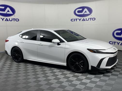 Ice Cap 2025 Toyota Camry SE