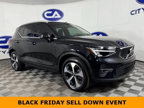 2024 Volvo XC40 B5 Plus Bright Theme