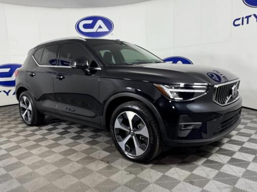 2024 Volvo XC40 B5 Plus Bright Theme