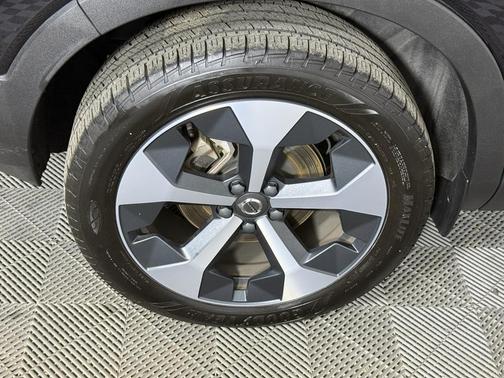 2024 Volvo XC40 B5 Plus Bright Theme