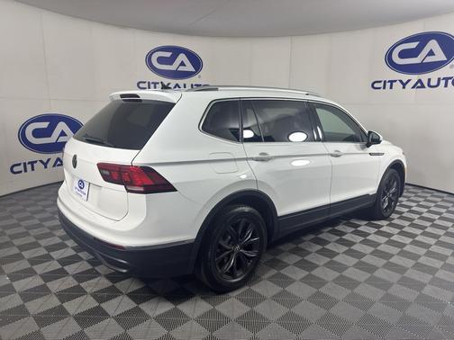 Pure White 2024 Volkswagen Tiguan 2.0T SE