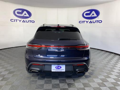 Gentian Blue Metallic 2023 Porsche Macan Macan