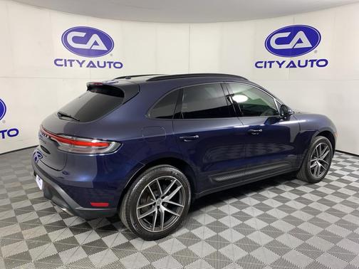 Gentian Blue Metallic 2023 Porsche Macan Macan