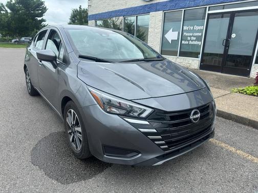 Gun Metallic 2025 Nissan Versa 1.6 SV