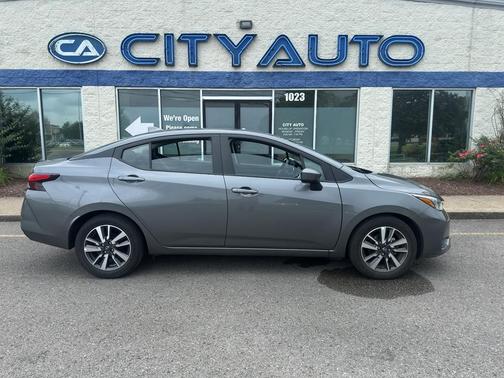 Gun Metallic 2025 Nissan Versa 1.6 SV