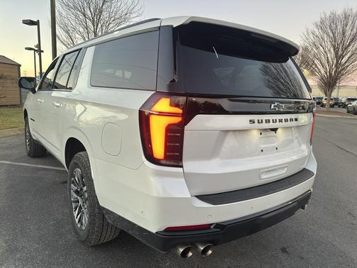 2025 Chevrolet Suburban 4WD Z71