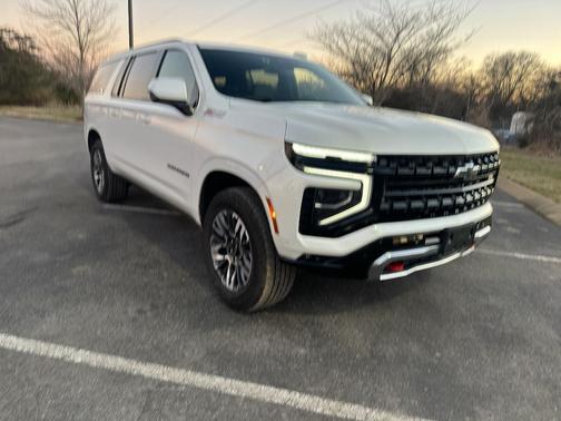 2025 Chevrolet Suburban 4WD Z71
