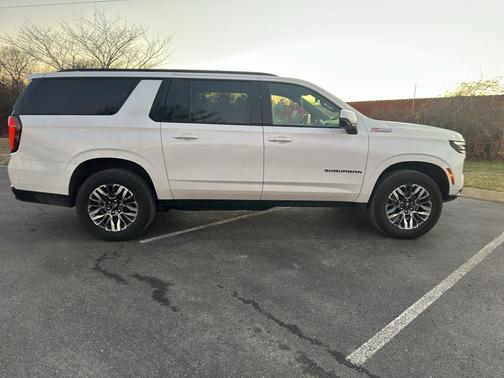 2025 Chevrolet Suburban 4WD Z71