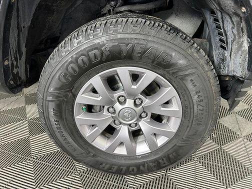 Black 2016 Toyota Tacoma SR5