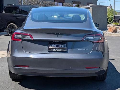 Midnight Silver Metallic 2022 Tesla Model 3 Long Range