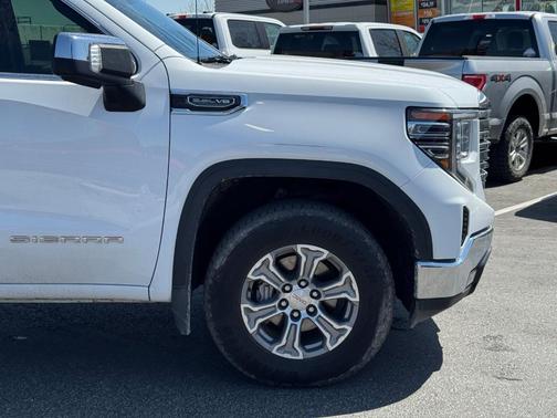 Summit White 2022 GMC Sierra 1500 SLT