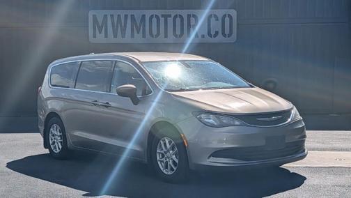 Molten Silver 2018 Chrysler Pacifica LX