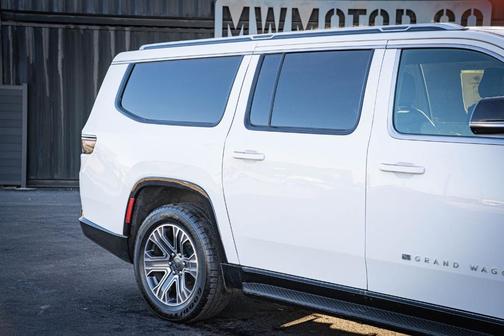 Bright White Clearcoat 2024 Jeep Wagoneer L Series II