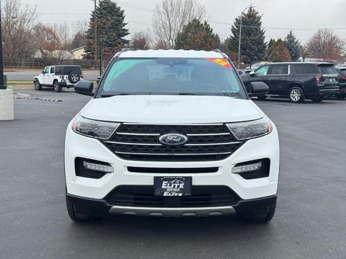 Oxford White 2022 Ford Explorer XLT