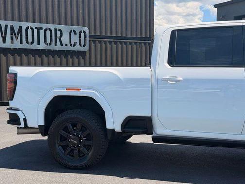 Summit White 2025 GMC Sierra 3500 AT4