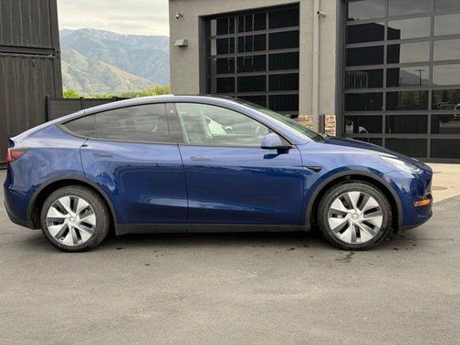 Blue 2023 Tesla Model Y Long Range