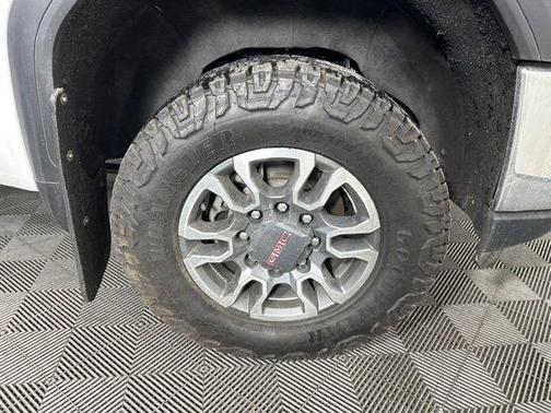 Summit White 2023 GMC Sierra 3500 SLE