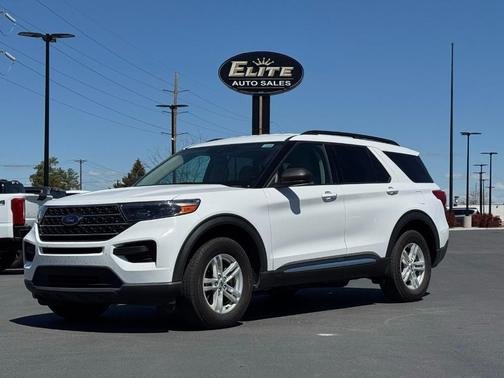 Oxford White 2022 Ford Explorer XLT