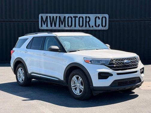 Oxford White 2022 Ford Explorer XLT