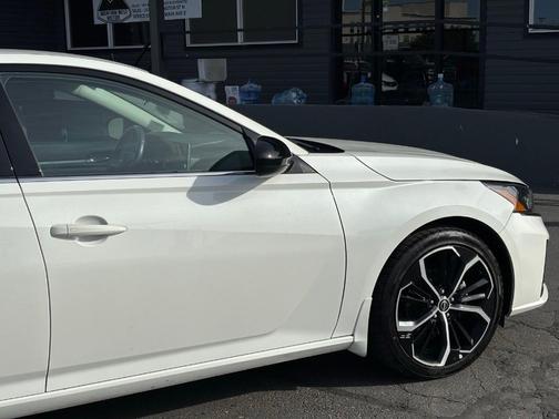 White 2024 Nissan Altima 2.5 SR