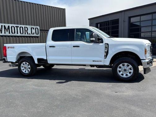 Oxford White 2024 Ford F-250 XLT